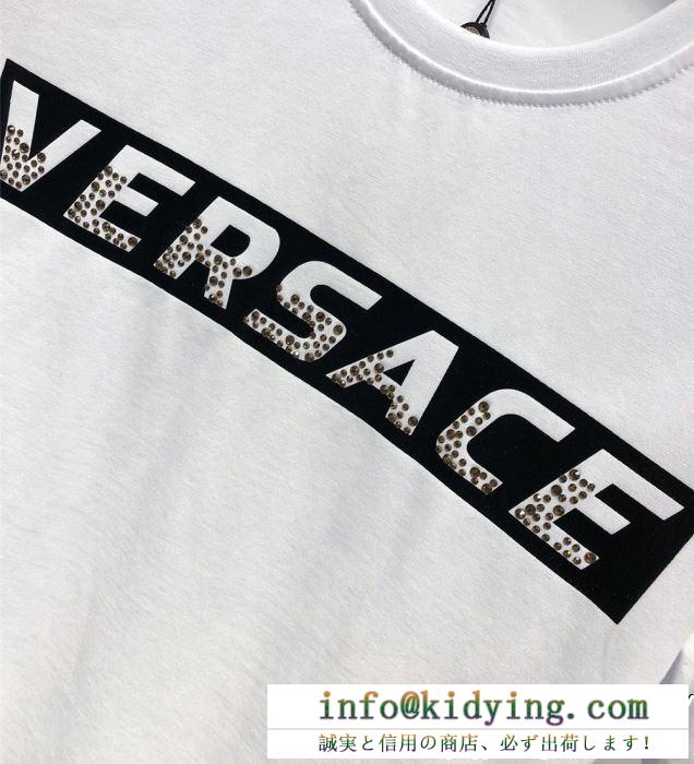 2019春夏にも引き続き大活躍！ 柔らかい雰囲気にまとめて versace ヴェルサーチ 半袖tシャツ 2色可選