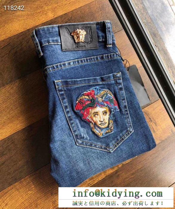 ヴェルサーチ コレクション デニム 洗練された着こなしにおすすめ versace コピー ロゴ刺繍 カジュアル 大人気 高品質