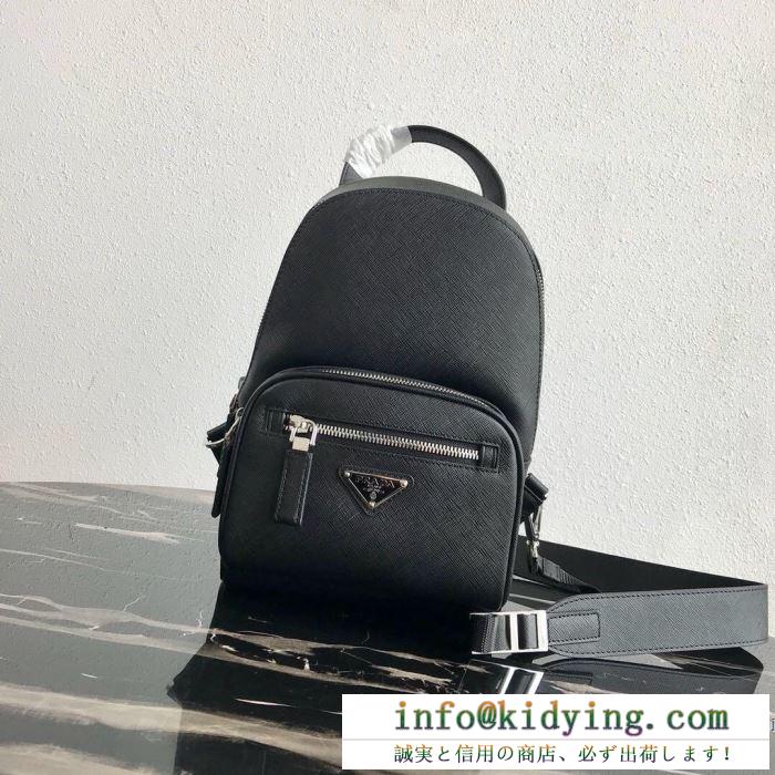 夏の大人カジュアルスタイル レディースバッグ プラダ2019年最新ファッション PRADA リラックス感のあるゆったり 