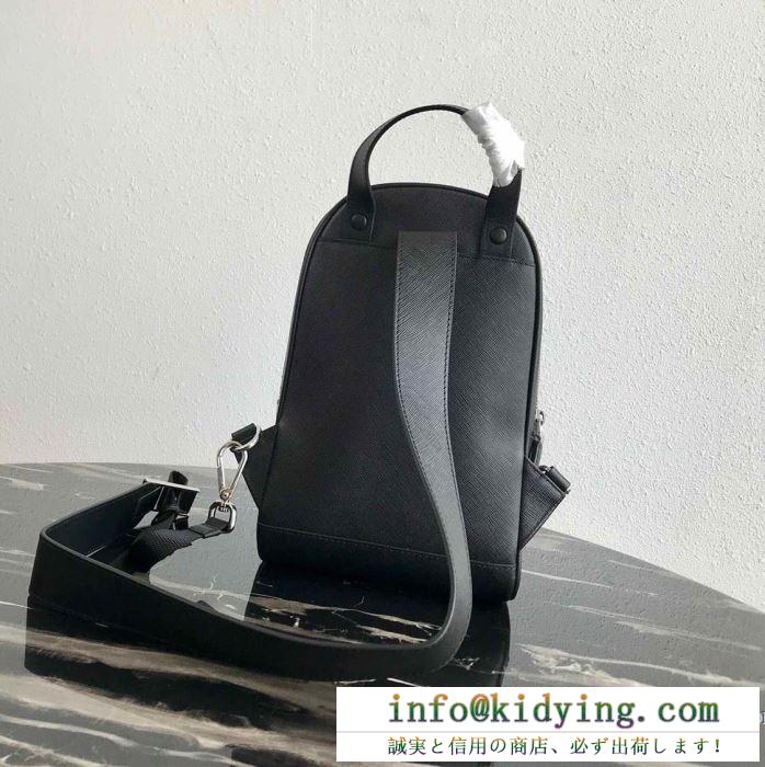 夏の大人カジュアルスタイル レディースバッグ プラダ2019年最新ファッション PRADA リラックス感のあるゆったり