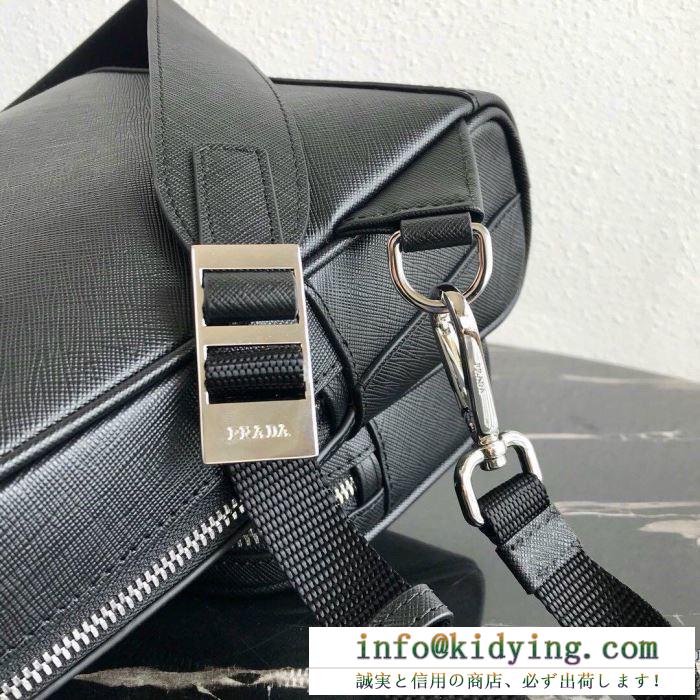 夏の大人カジュアルスタイル レディースバッグ プラダ2019年最新ファッション PRADA リラックス感のあるゆったり