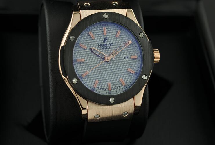 店内限界値引き中のウブロ、Hublotの視認性が高いメンズ腕時計.