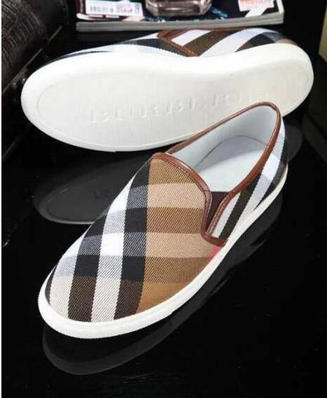 季節感を感じれるバーバリー スーパー コピー　BURBERRY スリップオン  2色可選 大活躍しているシューズ