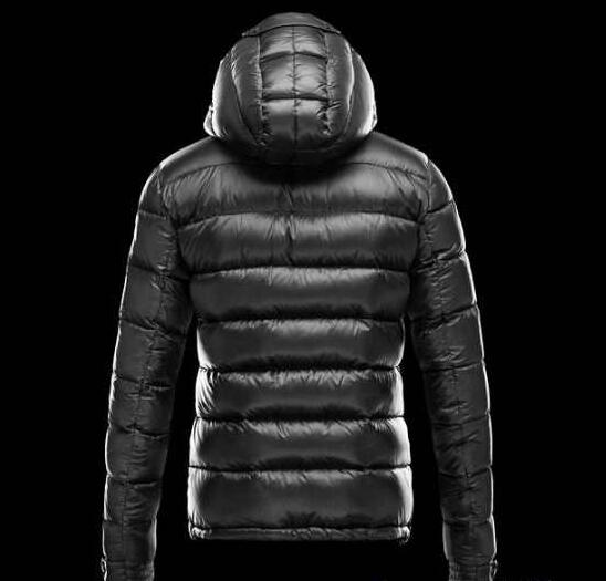 おしゃれな moncler モンクレール 激安 偽物 防寒性に優れたダウンジャケット