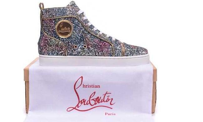 大人っぽいルブタン 新作 コピー CHRISTIAN LOUBOUTIN  都会的な雰囲気の靴