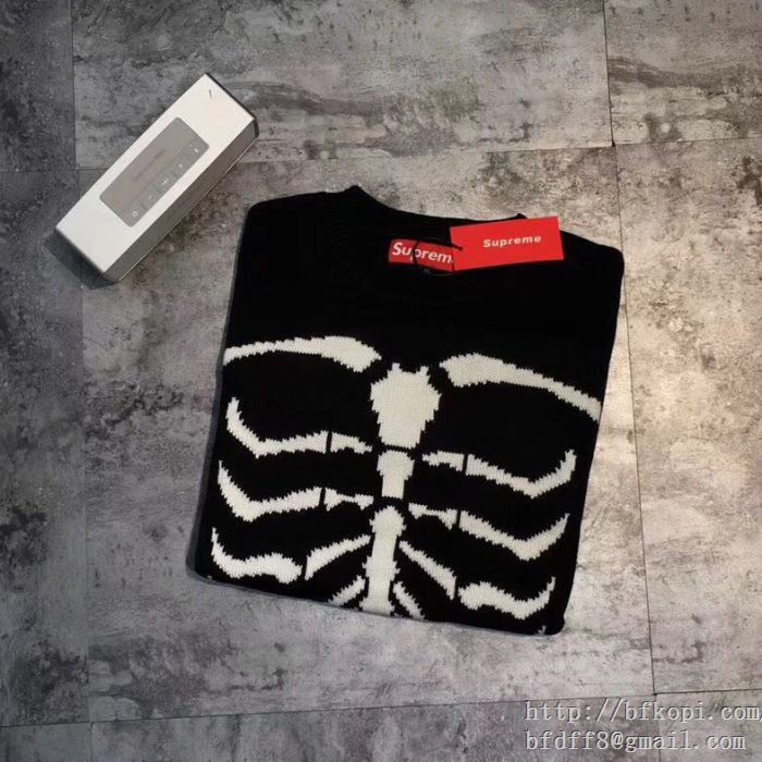 驚きの破格値品質保証シュプリームパーカーコピーSupreme bones sweater 2017秋冬新作 プルオーバー パーカー偽物 ブラック