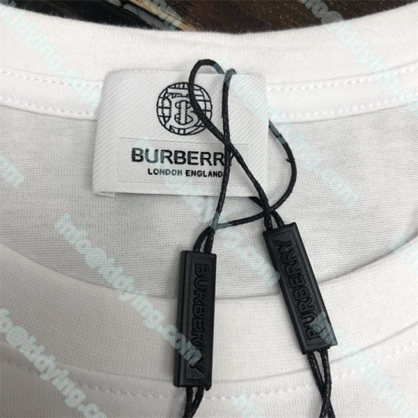 BURBERRYバーバリー丸首ネックTシャツ