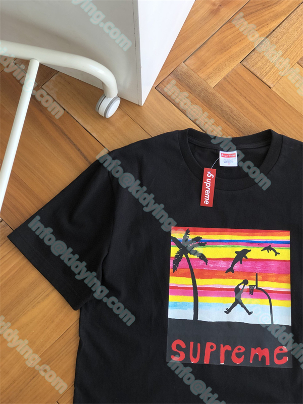 Supreme tシャツ