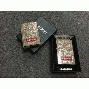 雑誌掲載アイテム  2016 Supreme Zippo E...