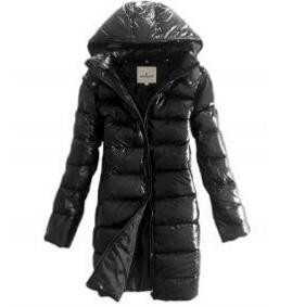 軽量で暖かく機能性の高い2016新作したモンクレール　MONCLER女性用の黒いフード付きのダウンコート.