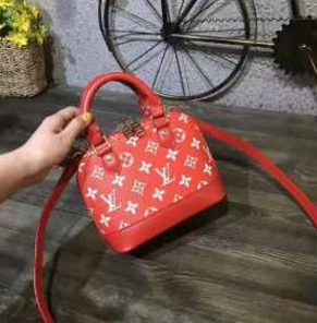 華やか　ルイヴィトン　LOUIS VUITTON　ハンドバッグ　モノグラム　２way　ショルダー掛け　レッド.