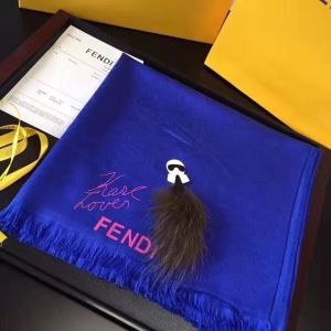 フェンディ FENDI ロングマフラー 2色選択可 女性大好...