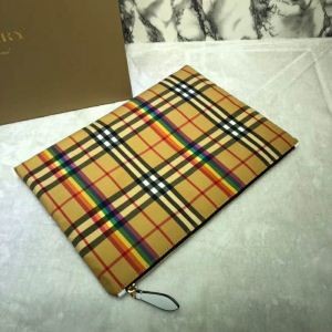 最近売れたアイテム BURBERRY バーバリー ポーチ単品...