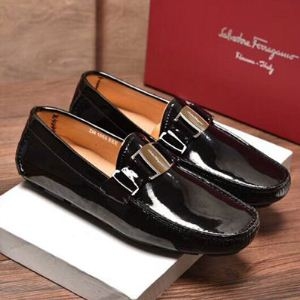 超激安アイテム 最先端ファション FERRAGAMO サルヴ...