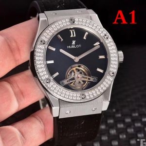 HUBLOTウブロ 腕時計 コピーラウンドダイヤルウォッチローマ数字インデックシンプルな2針普段のスタイルに気兼ねなく取り入れて頂ける