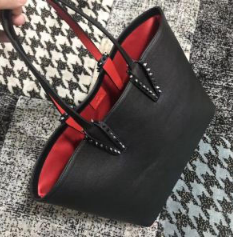 クリスチャンルブタン バッグ コピーChristian Louboutinシックでエレガントなデザインレディーススタッズトートバッグレッドカラー1185119CM53