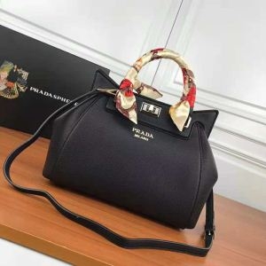 若い世代に評判がいい PRADA プラダ ハンドバッグ 多色...