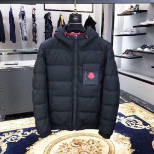 流行の最前線 MONCLER モンクレール ダウンジャケット...