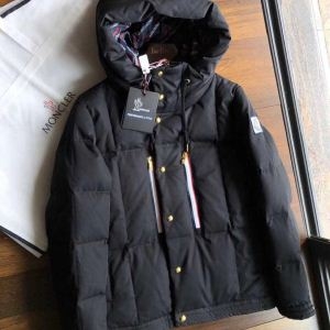 ラグジュアリーブランド MONCLER モンクレール ダウンジャケット 今年のトレンドのシルエット