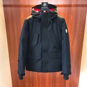 HOT品質保証 大人気アイテム 主役になる存在感 MONCLER モンクレール ダウンジャケット