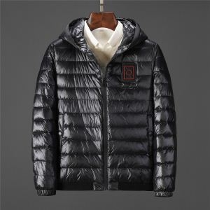 期限限定 流行の最前線 世界中で爆発的人気 MONCLER ...