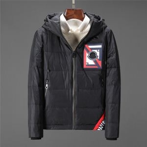 長く愛用できる モダンな印象 1番人気のモデル MONCLER モンクレール ダウンジャケット