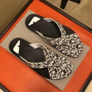 19SS春夏新作　VIPSALE　FENDI ビッチサンダル スーパーコピー フェンディ 偽物　軽量ソフト足も疲れにくく　夏に必須のアイテム　