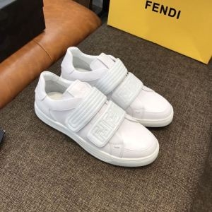 FENDI フェンディ カジュアルシューズ 2色可選 使えて...