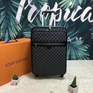 ルイ ヴィトン LOUIS VUITTON  春夏に使えるお...