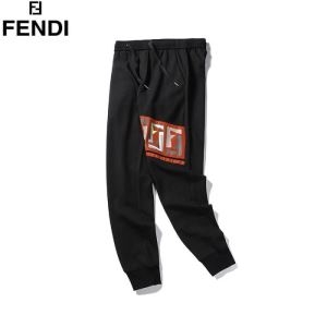 フェンディ パンツ コーデ シンプルで存在感あるコーデを完成 メンズ FENDI コピー ブラック ロゴ入り おすすめ 安価