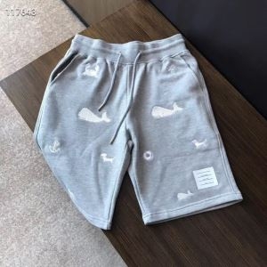 THOM BROWNE メンズ ショーツ 今季で最旬のスタイルを楽しめるアイテム トムブラウン スーパーコピー グレー おすすめ 高品質