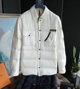 秋冬コレクションのテーマになる MONCLER モンクレール...