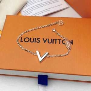 ルイヴィトン ブレスレット レディース カジュアルなスタイルに最適 LOUIS VUITTON コピー ロゴ シルバー コーデ 品質保証