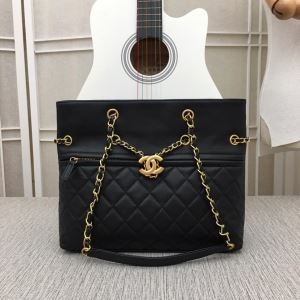 シャネル CHANEL 斜め掛けバッグ 2色可選 秋冬のトレ...