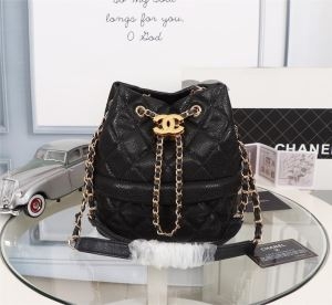 斜め掛けバッグ 2色可選 シャネル CHANEL 個性を主張...