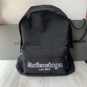 BALENCIAGA メンズ リュック 落ち着いたスタイルが完成 バレンシアガ コピー ブラック 着こなし ブランド 最安値 5032219TY7R1000