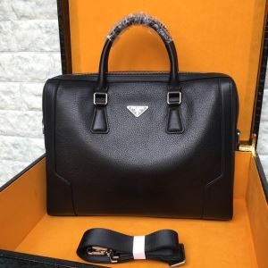 プラダ PRADA ショルダーバッグ 気軽にスタイルアップ限定品 メンズ コピー SAFFIANO LUX サフィアーノルクス ブラック 日常 激安