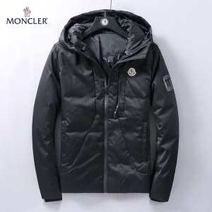 堂々の1位はギフトも大人気の秋冬新作   モンクレール MONCLER 冬の定番、今年はこう着る メンズ ダウンジャケット 今年の秋冬に新鮮な表情に