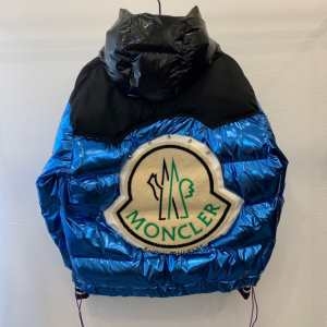 断然今年らしい人気秋冬新作  モンクレール MONCLER 冬のスタイリングに欠かせないアイテム メンズ ダウンジャケット秋冬にも個性を出す新作