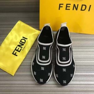 フェンディ厳選された憧れの秋冬新品  3色可選  FENDI 秋や冬先に活躍するアウター ランニングシューズ 品薄になる超人気秋冬新作