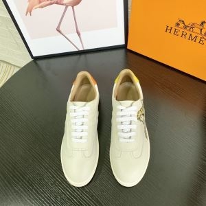 一枚とオシャレな冬を過ごしたい エルメス HERMES ストレスを感じにくい極上の着心地 ランニングシューズ 新年度が始まり、秋冬新作がご用意