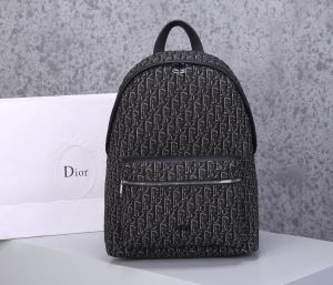 DIOR バックパック 限定 楽チン感たっぷり メンズ ディオール スーパーコピー ブラック モノグラム 人気通販 おしゃれ 完売必至