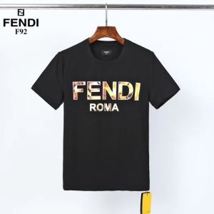 身軽なアクティブコーデ  フェンディ2色可選  FENDI軽やかな印象に着こなす 半袖Tシャツ実用性も意識