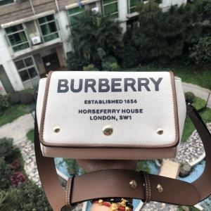 コーデをシックにアップ Burberry ショルダーバッグ バーバリー　バッグ 値段 レディース コピー 2020限定 おすすめ 安い