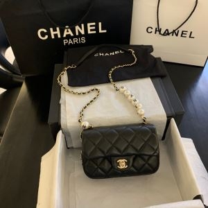 ショルダーバッグ CHANEL 新作 最旬なスタイルの定番 レディース シャネル コピー ブラック ホワイト コーデ 品質保証