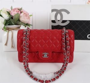 ショルダーバッグ CHANEL 人気 春トレンドと相性抜群 レディース シャネル バッグ コピー レッド 流行り 大容量 相性抜群 激安