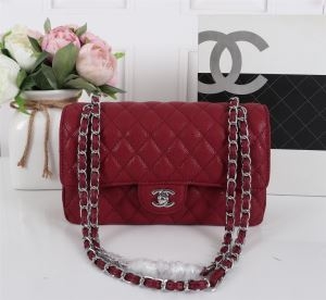 ショルダーバッグ CHANEL 定番 普段着にも合わせやすい...