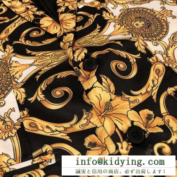 VERSACE ヴェルサーチ メンズ コート 華奢で上品な印象に 超レア コピー gold hibiscus はなやか プリント 品質保証