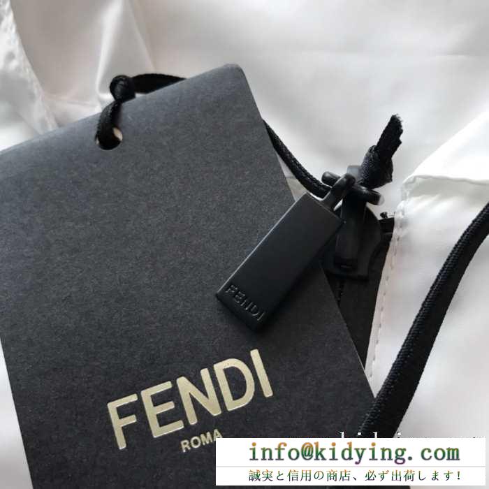 秋冬の気分溢れるアイテム 2019年秋冬コレクションを展開中 フェンディ fendi フード付きコート