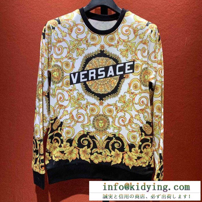 季節の移ろいを楽しむ秋冬新作 王道級2019秋冬新作発売 ヴェルサーチversace プルオーバーパーカー